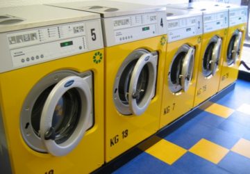 Acireale: lavanderia puliva i vestiti ma inquinava l’ambiente. Denunciati la titolare ed il direttore tecnico