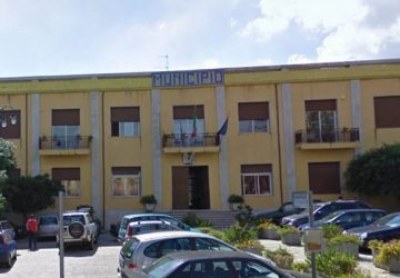 S. Venerina: furti di cartone esposto dalle attività commerciali? Il Comune allerta i Carabinieri