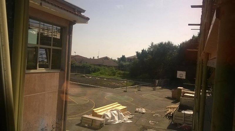 Trecastagni, infiltrazioni d’acqua: il sindaco chiude la scuola media