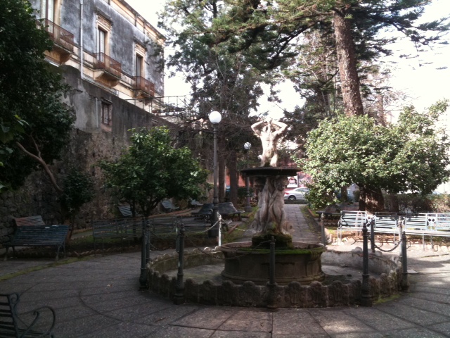 Giarre, villa Garibaldi nel degrado. Giardinieri dirottati nel centro Diurno