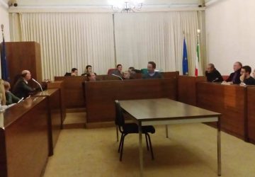 Mascali, la cronaca di una seduta di Consiglio comunale "bollente"