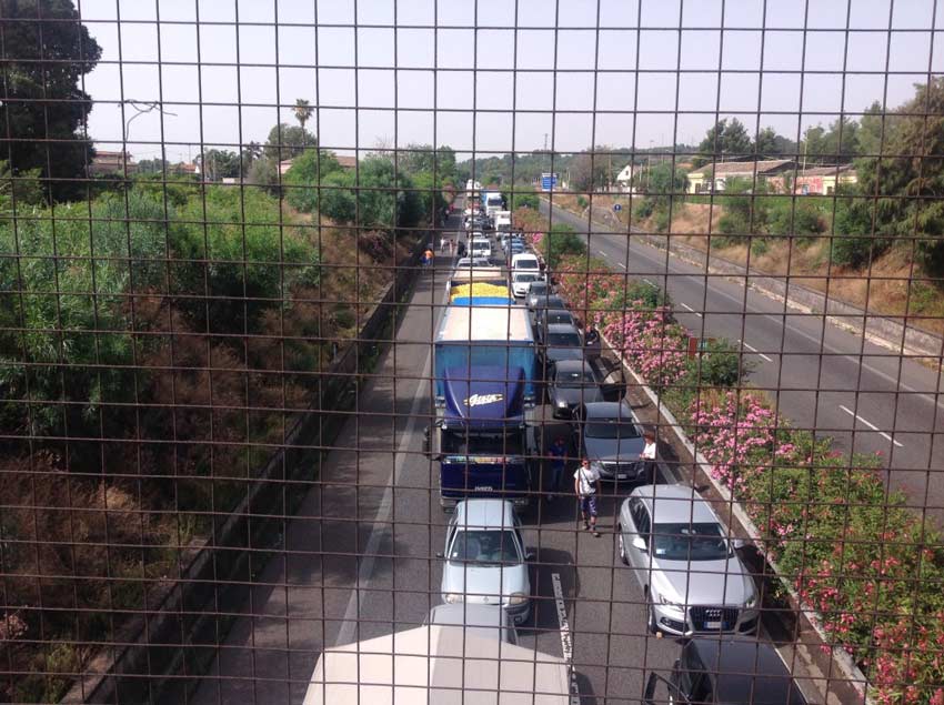 Autostrada A18: traffico in tilt per un incidente. Rallentamenti anche tra Acireale e Giarre