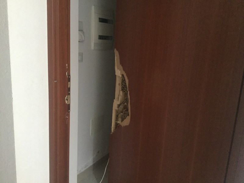 Giarre: alloggi via Carducci, adesso vige l’anarchia. Furti e porte sfondate. Del centro sociale rimangono solo i muri VIDEO