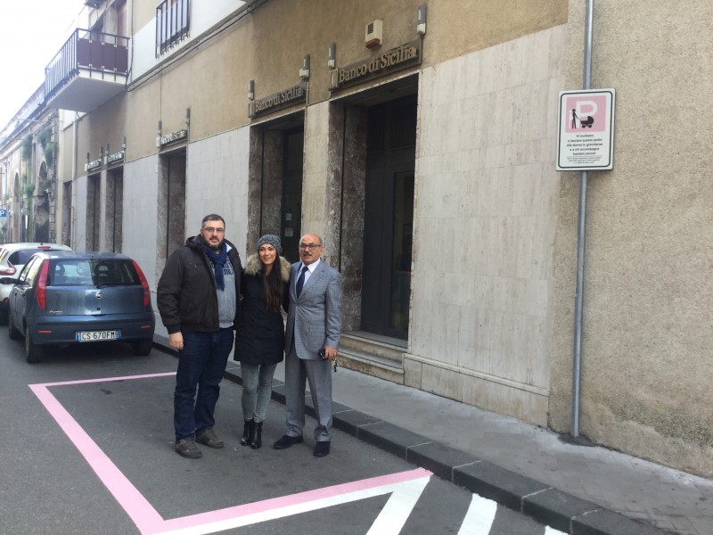 Attivati a Riposto tre stalli rosa: segno di civiltà e sensibilità