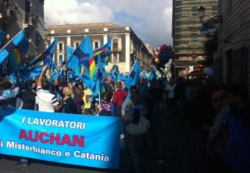 Catania, sfila in corteo la protesta dei lavoratori della grande distribuzione VD