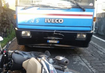 San Giovanni Montebello, scontro frontale autobus e scooter: due feriti