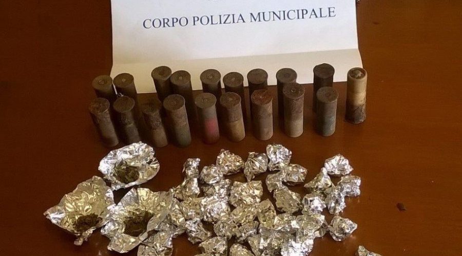 Acireale, la Polizia Municipale sequestra 47 dosi di marijuana