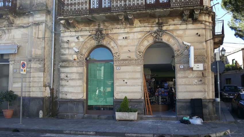 “Non ci sentiamo tutelati”, parla la moglie del titolare del tabacchino rapinato a Linguaglossa