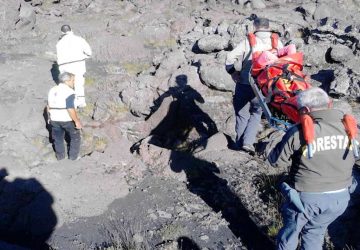 Etna: accusa un malore durante l&rsquo;escursione. Salvato e trasportato con l&rsquo;elisoccorso al Cannizzaro