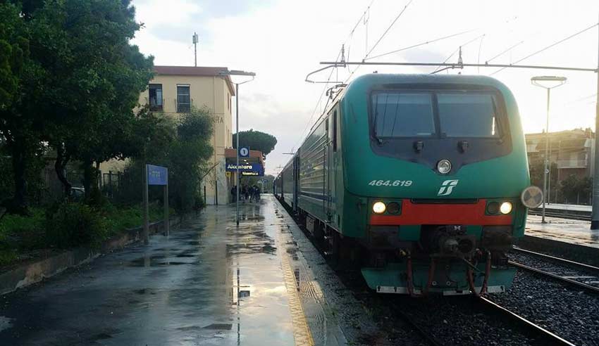 Treni tra Messina e Catania: ostacolo sui binari, ed è caos