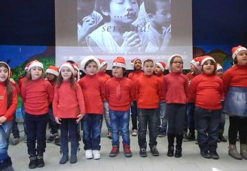 Giarre: recital natalizio emozionante al Mons Alessi. Protagonisti gli alunni delle prime classi