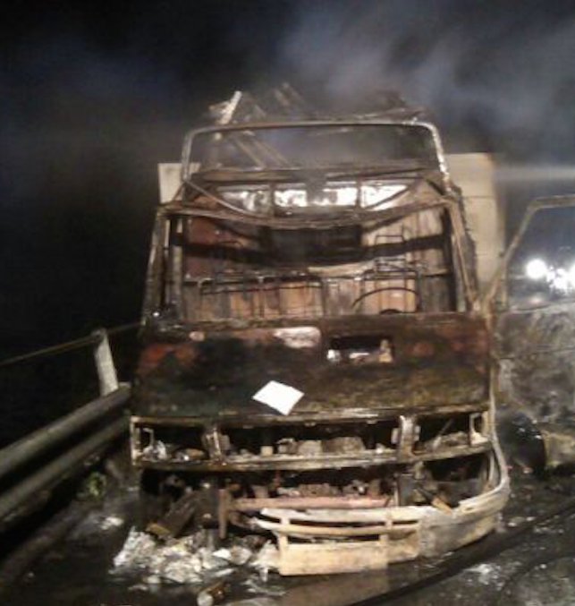 Furgone in fiamme sull’autostrada, tra Fiumefreddo e Giarre