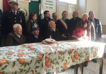 Mascali, grande festa per nonno Gaetano: spente 101 candeline