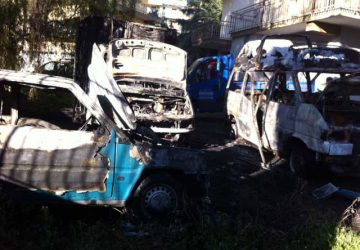 Riposto, ancora roghi sospetti: inceneriti due furgoni e una Panda