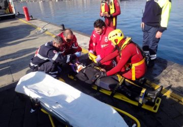 Porto di Riposto, spettacolare esercitazione della Guardia costiera VD