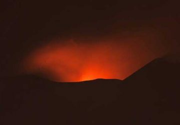 Etna, nuova attività stromboliana: fontane di lava