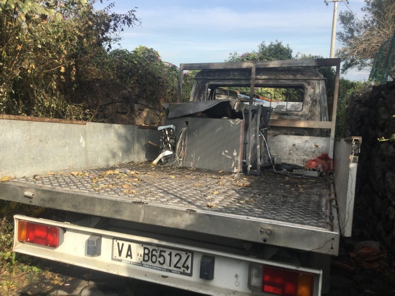 Giarre: rinvenuto bruciato il camion utilizzato per il furto Postamat di Altarello  VD