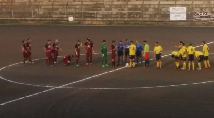 Calcio: il cuore gialloblù non basta. Vince l’Acireale il derby