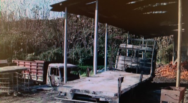 Attentato incendiario in deposito agrumi di Nunziata. L’ombra del racket? FOTOGALLERY