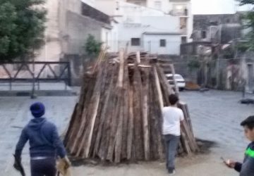 Giarre, il tradizionale ceppo di Capodanno al Camposantovecchio