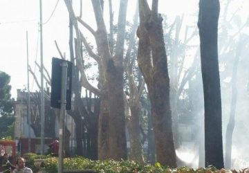 Riposto, incendio in villa Pantano