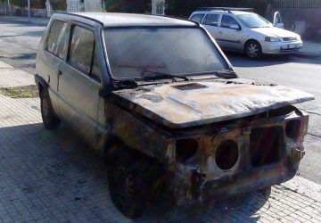 Mascali, in fiamme auto in sosta sul viale Immacolata