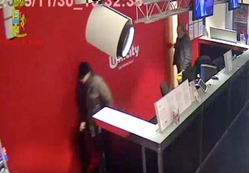 Catania, rapina ai danni di un centro scommesse. Bottino 36.000 euro. Un arresto VIDEO