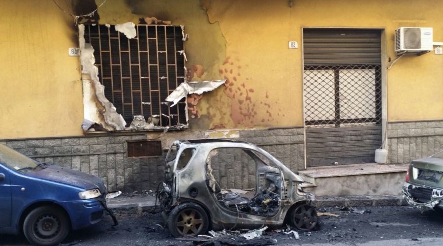 Paternò, vendetta al femminile: incendia auto dell’ex: denunciata