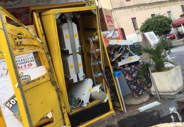 Giarre, fatto esplodere con ordigno distributore sigarette tabacchino VD
