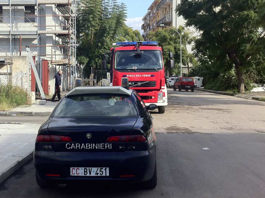 Giarre, clamoroso furto nel teatro incompiuto attaccato da un incendio. Danni per 40 mila euro