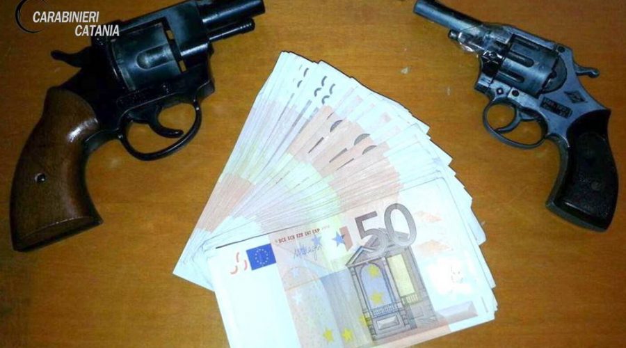 Catania, arrestato “artigiano” delle armi