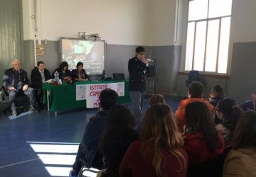 Mascali, progetto Colombo: confronto studenti-Polizia postale