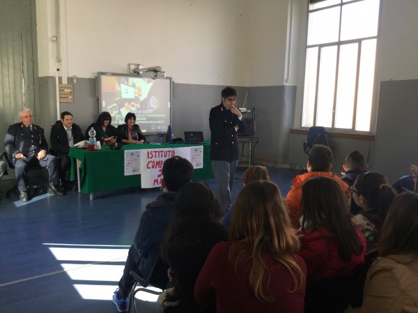 Mascali, progetto Colombo: confronto studenti-Polizia postale