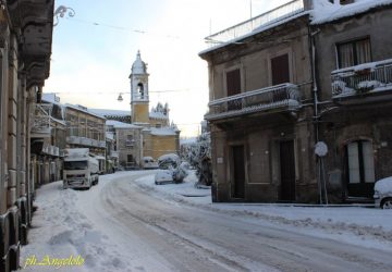 Linguaglossa: in paese 20 cm di neve, scuole chiuse, obbligo di catene e pneumatici da neve. Impianti sciistici: si spera in prossima apertura
