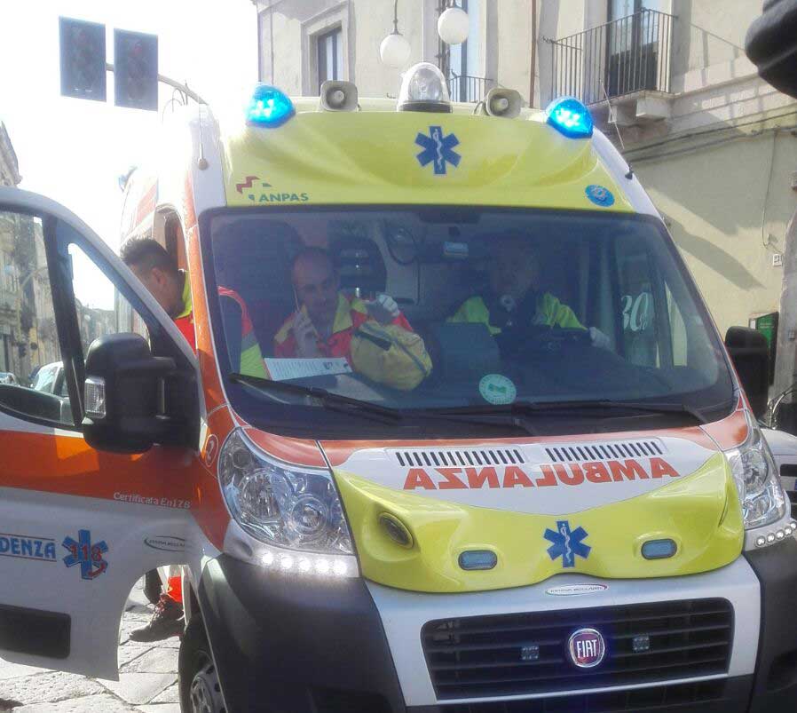 Riposto, colpisce il padre con un  coltello, arrestato 25enne di Giarre