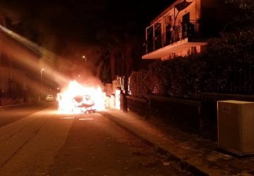 Giarre, auto in fiamme a Trepunti. Confermato il dolo