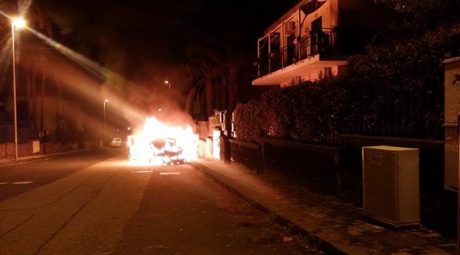 Giarre, auto in fiamme a Trepunti. Confermato il dolo