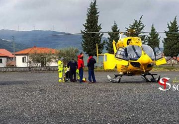 Lungomare S.Anna, giovane ha una crisi epilettica in spiaggia. Interviene elisoccorso