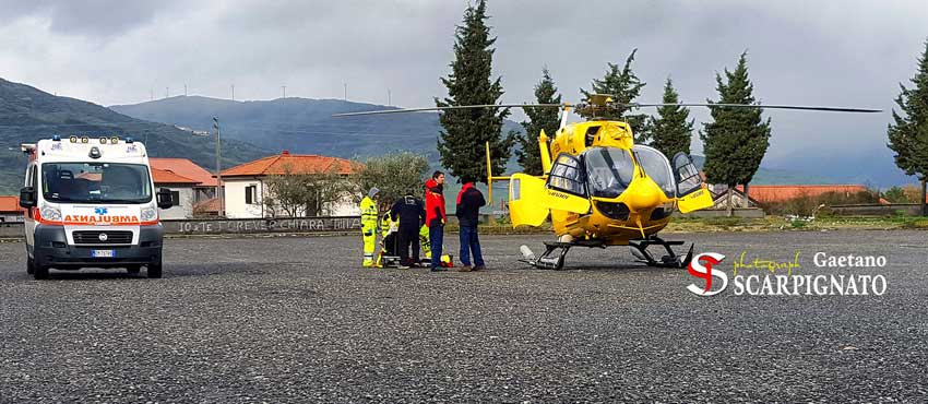 Lungomare S.Anna, giovane ha una crisi epilettica in spiaggia. Interviene elisoccorso
