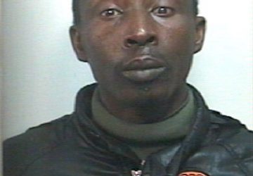 Fiumefreddo, irregolare rifiuta di farsi identificare fornendo false generalit&agrave;: arrestato