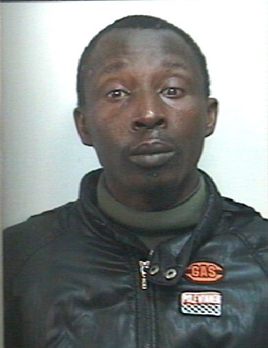 Fiumefreddo, irregolare rifiuta di farsi identificare fornendo false generalità: arrestato