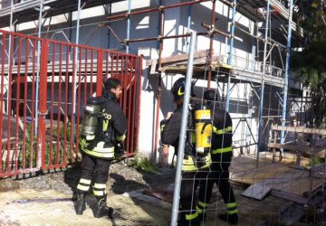 Giarre, incendio al teatro incompiuto. Confermato dai Cc il dolo VIDEO