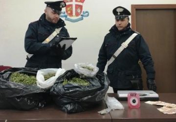 Patern&ograve;, carabinieri sequestrano 5 chili di marijuana: un arresto e una denuncia