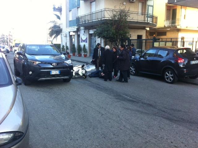 Giarre, incidente sul corso Messina, ferito 16enne