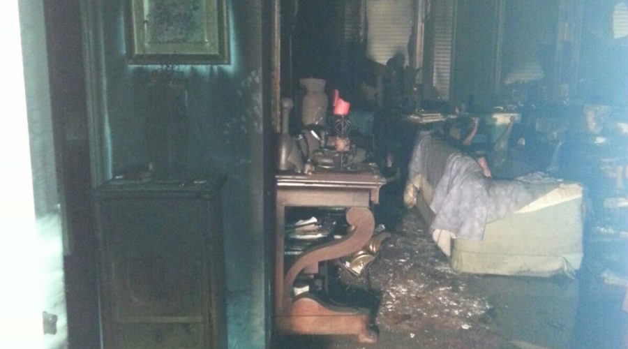 Aci Castello: scoppia incendio in appartamento. Due donne invalide salvate dai Cc