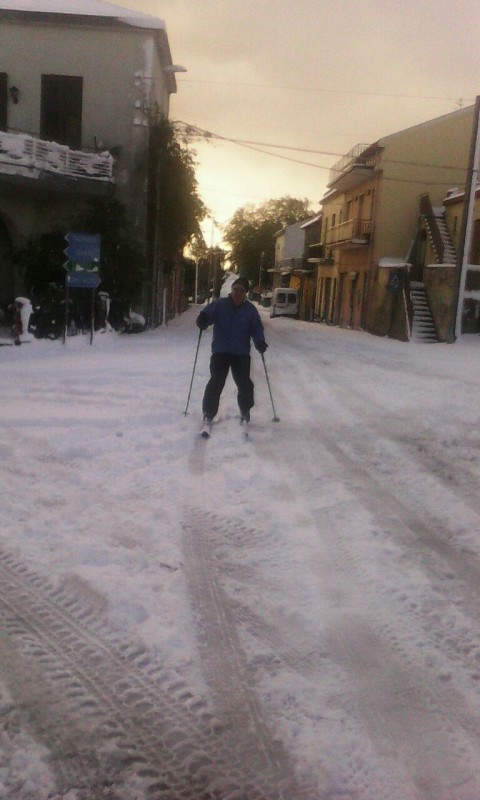 Mascali, neve nelle frazioni di Puntalazzo e Montargano. Sopralluogo del sindaco Messina