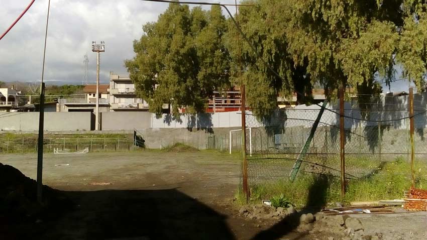 Mascali: monta la polemica sul campo da calcio