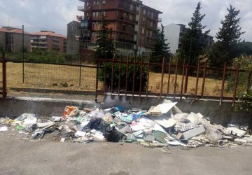 Catania: strade sporche e microdiscariche a S. Giovanni Galermo