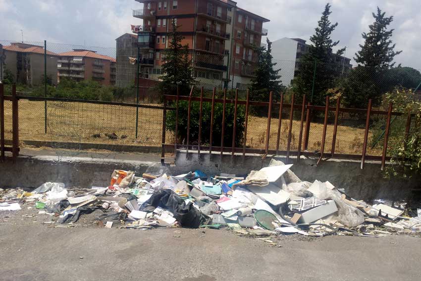 Catania: strade sporche e microdiscariche a S. Giovanni Galermo