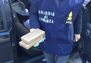 Catania, controlli al casello A18: sequestrato 1kg di eroina. Arrestati due corrieri